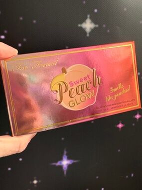 Too Faced Sweet Peach Glow Highlighting Palette - New w/ Box